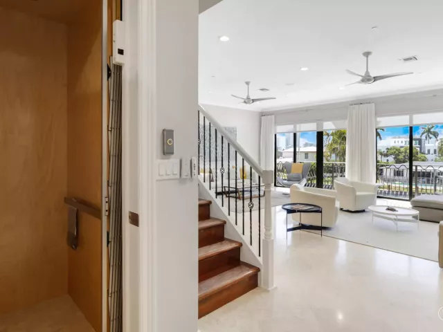 4-bedroom home for sale in Pompano Beach - 2166 SE 7TH Street 2166 - MondialRealty