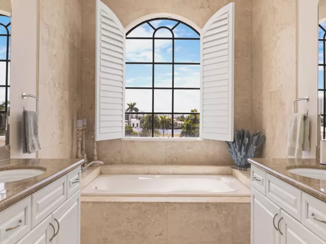4-bedroom home for sale in Pompano Beach - 2166 SE 7TH Street 2166 - MondialRealty