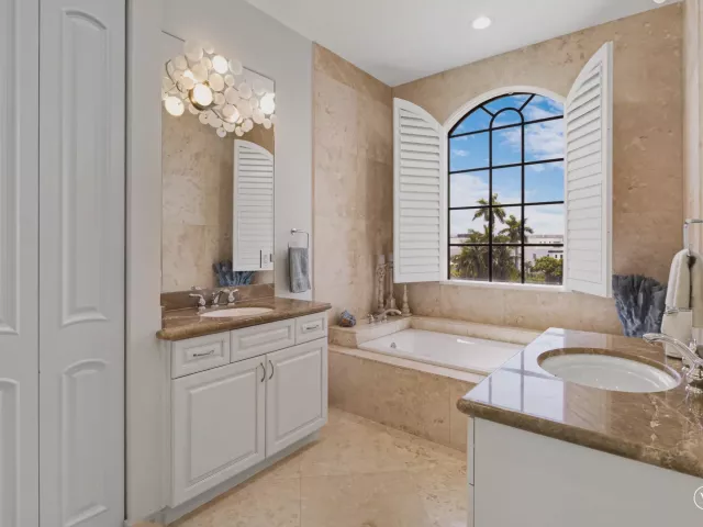4-bedroom home for sale in Pompano Beach - 2166 SE 7TH Street 2166 - MondialRealty