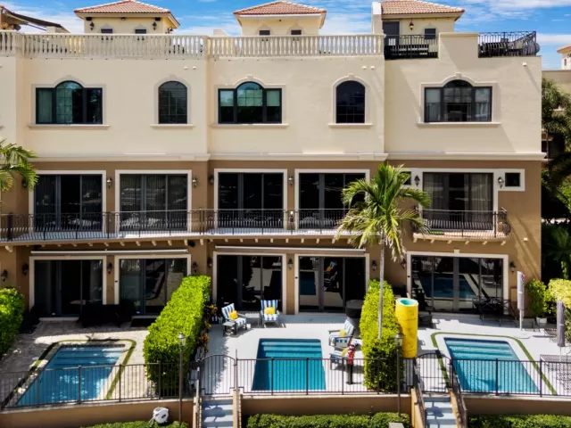 4-bedroom home for sale in Pompano Beach - 2166 SE 7TH Street 2166 - MondialRealty
