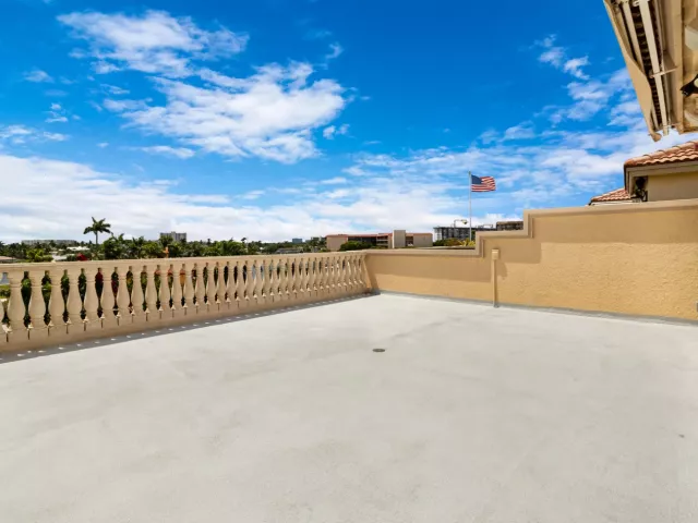 4-bedroom home for sale in Pompano Beach - 2166 SE 7TH Street 2166 - MondialRealty