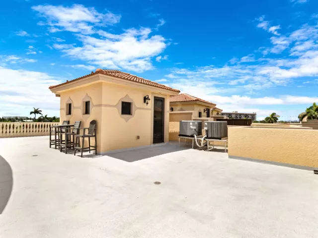4-bedroom home for sale in Pompano Beach - 2166 SE 7TH Street 2166 - MondialRealty