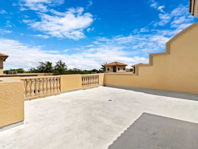 4-bedroom home for sale in Pompano Beach - 2166 SE 7TH Street 2166 - MondialRealty