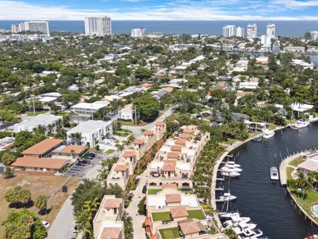 4-bedroom home for sale in Pompano Beach - 2166 SE 7TH Street 2166 - MondialRealty