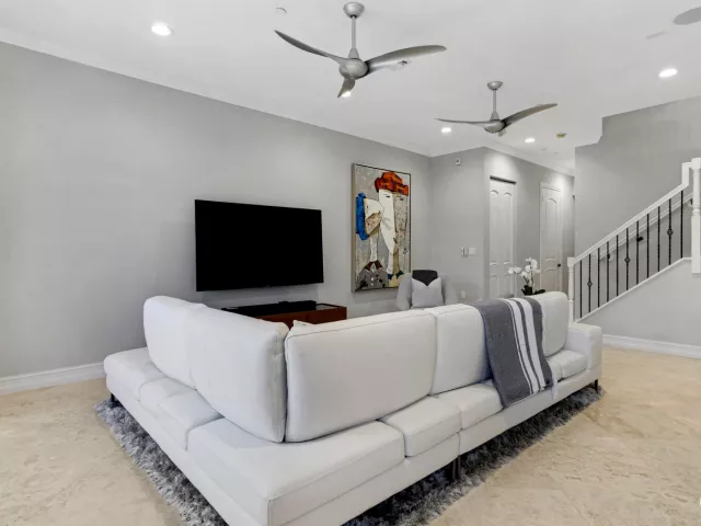4-bedroom home for sale in Pompano Beach - 2166 SE 7TH Street 2166 - MondialRealty