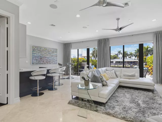 4-bedroom home for sale in Pompano Beach - 2166 SE 7TH Street 2166 - MondialRealty