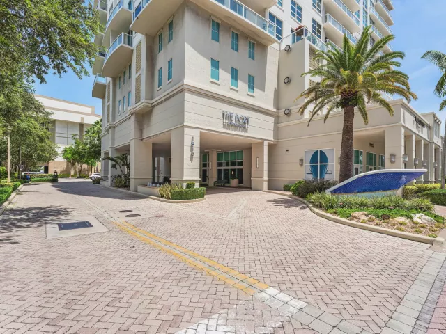 2-bedroom condo for sale in Fort Lauderdale - 1819 SE 17TH Street 708 - MondialRealty