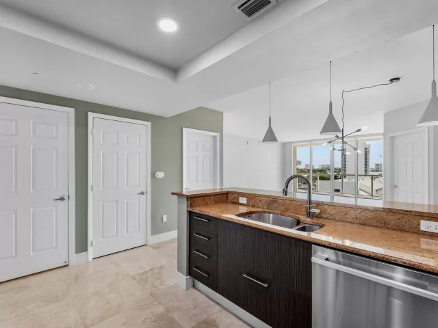 2-bedroom condo for sale in Fort Lauderdale - 1819 SE 17TH Street 708 - MondialRealty