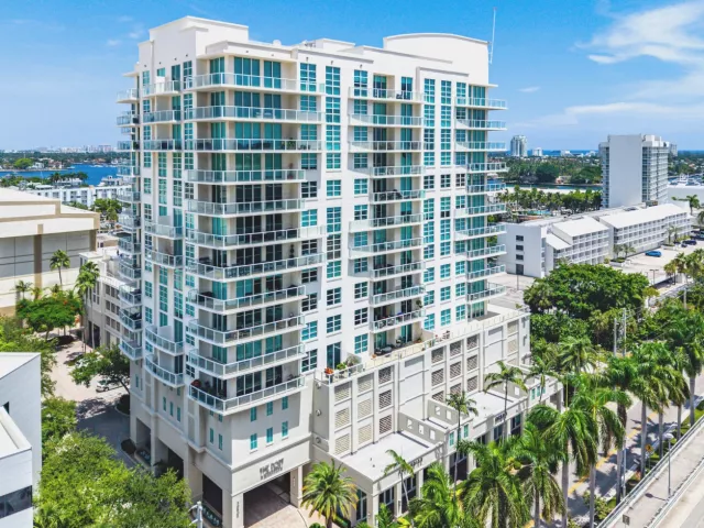 2-bedroom condo for sale in Fort Lauderdale - 1819 SE 17TH Street 708 - MondialRealty