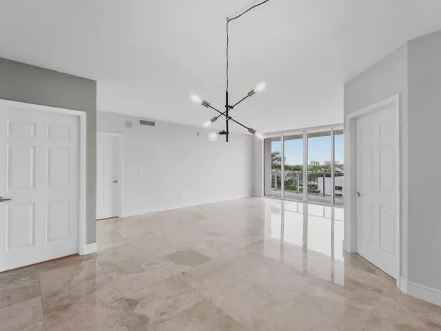 2-bedroom condo for sale in Fort Lauderdale - 1819 SE 17TH Street 708 - MondialRealty