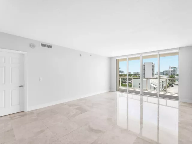 2-bedroom condo for sale in Fort Lauderdale - 1819 SE 17TH Street 708 - MondialRealty