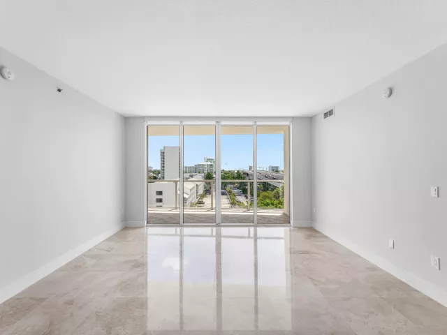 2-bedroom condo for sale in Fort Lauderdale - 1819 SE 17TH Street 708 - MondialRealty