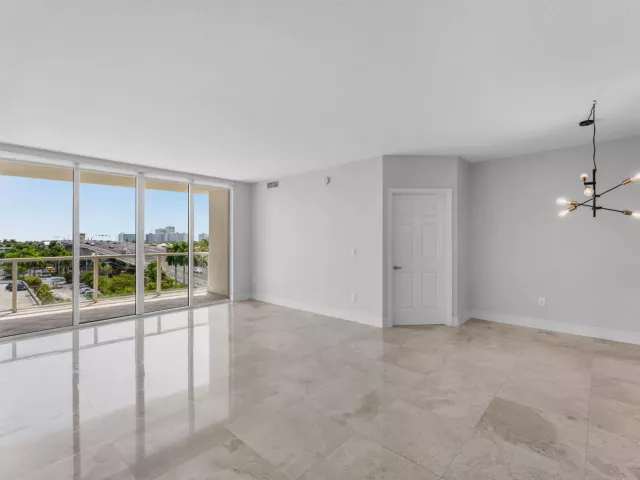 2-bedroom condo for sale in Fort Lauderdale - 1819 SE 17TH Street 708 - MondialRealty