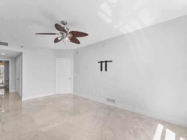 2-bedroom condo for sale in Fort Lauderdale - 1819 SE 17TH Street 708 - MondialRealty