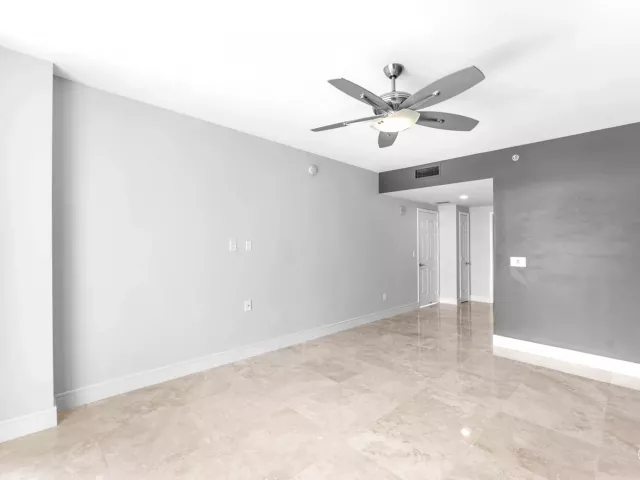 2-bedroom condo for sale in Fort Lauderdale - 1819 SE 17TH Street 708 - MondialRealty