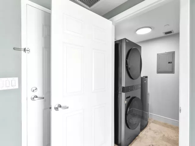 2-bedroom condo for sale in Fort Lauderdale - 1819 SE 17TH Street 708 - MondialRealty