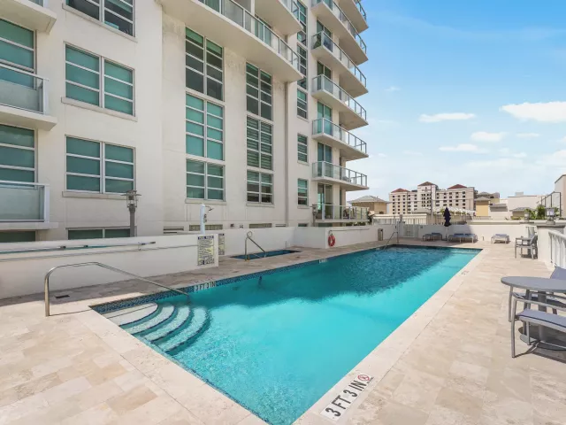 2-bedroom condo for sale in Fort Lauderdale - 1819 SE 17TH Street 708 - MondialRealty