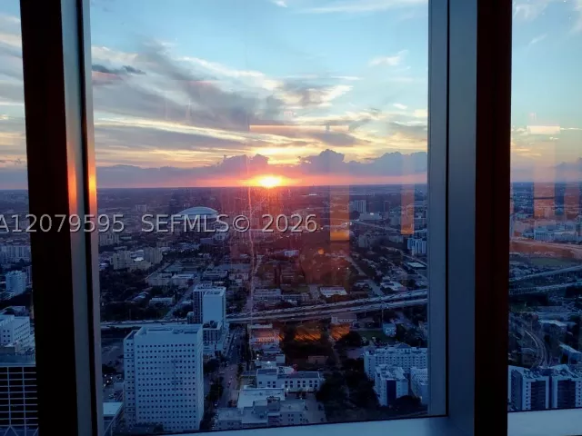 3-bedroom condo for rent in Miami - 851 NE 1st Ave 1511 - MondialRealty
