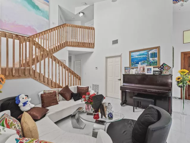 4-bedroom home for rent in Boca Raton - 2350 NW 5TH Avenue - MondialRealty