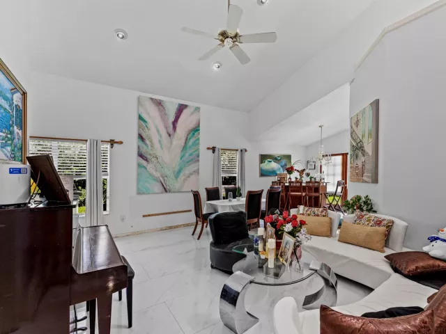 4-bedroom home for rent in Boca Raton - 2350 NW 5TH Avenue - MondialRealty