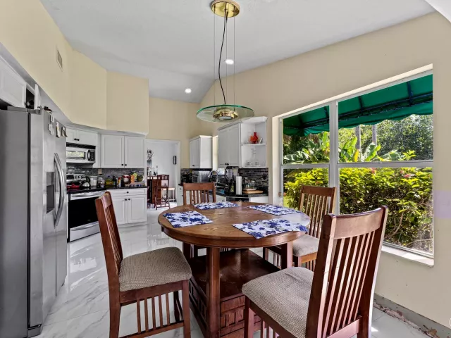 4-bedroom home for rent in Boca Raton - 2350 NW 5TH Avenue - MondialRealty