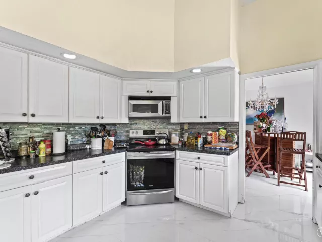 4-bedroom home for rent in Boca Raton - 2350 NW 5TH Avenue - MondialRealty