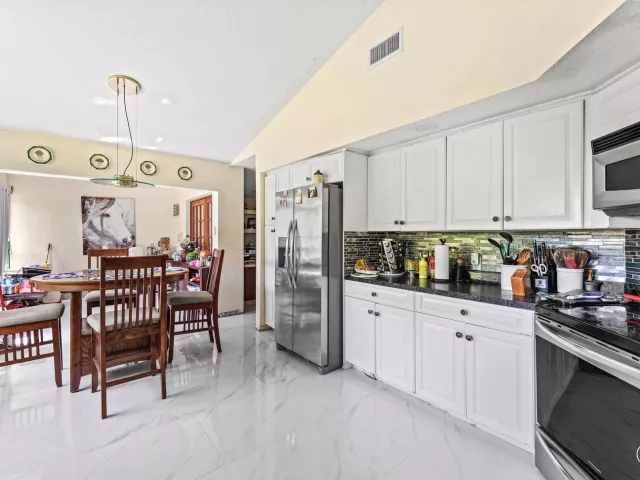 4-bedroom home for rent in Boca Raton - 2350 NW 5TH Avenue - MondialRealty