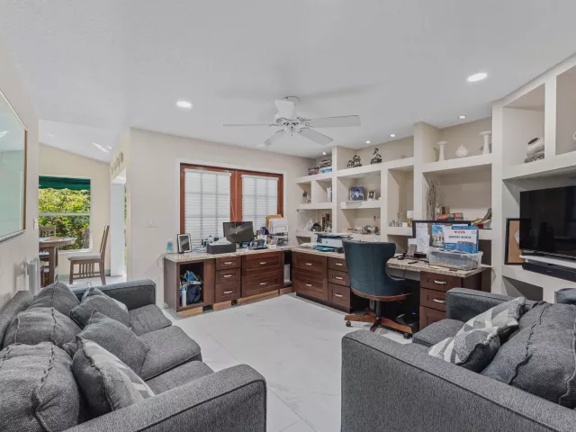 4-bedroom home for rent in Boca Raton - 2350 NW 5TH Avenue - MondialRealty