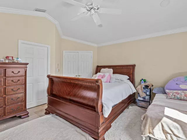 4-bedroom home for rent in Boca Raton - 2350 NW 5TH Avenue - MondialRealty
