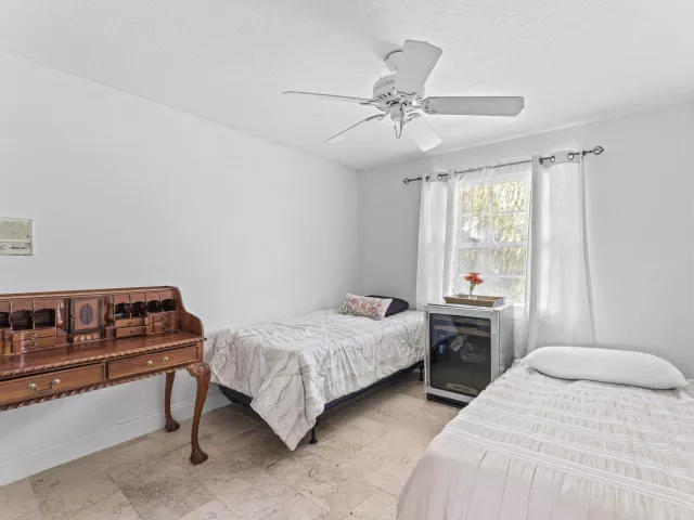 4-bedroom home for rent in Boca Raton - 2350 NW 5TH Avenue - MondialRealty
