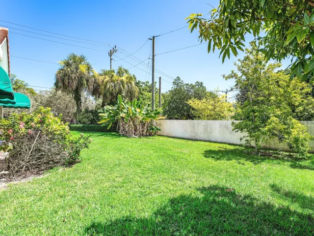 4-bedroom home for rent in Boca Raton - 2350 NW 5TH Avenue - MondialRealty