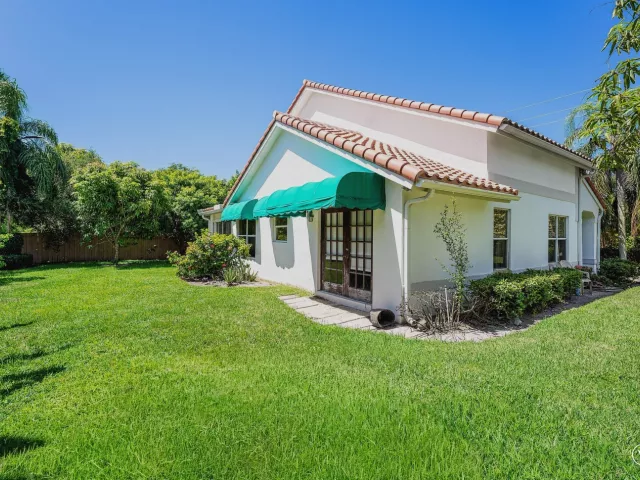 4-bedroom home for rent in Boca Raton - 2350 NW 5TH Avenue - MondialRealty