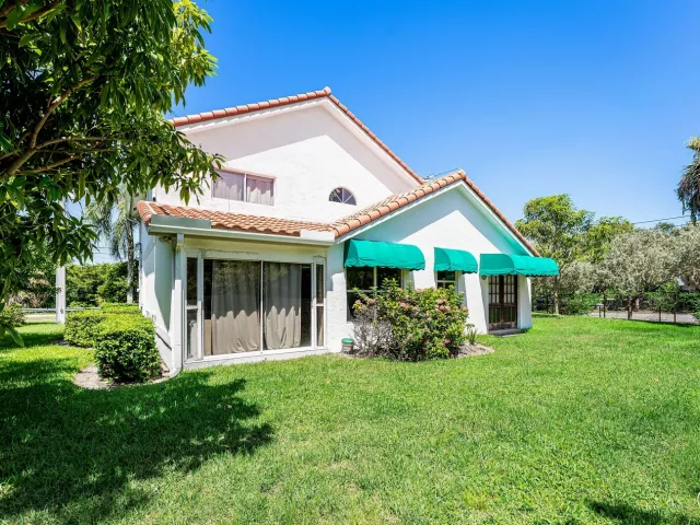 4-bedroom home for rent in Boca Raton - 2350 NW 5TH Avenue - MondialRealty