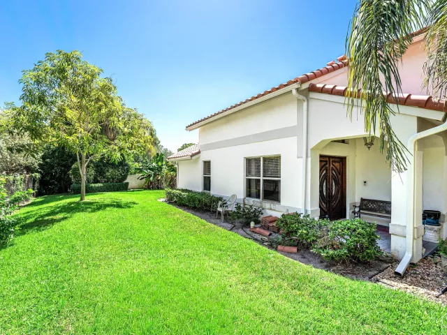 4-bedroom home for rent in Boca Raton - 2350 NW 5TH Avenue - MondialRealty