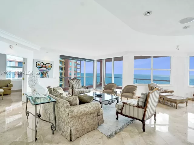 3-bedroom condo for sale in Fort Lauderdale - 2100 N Ocean Blvd 18B - MondialRealty