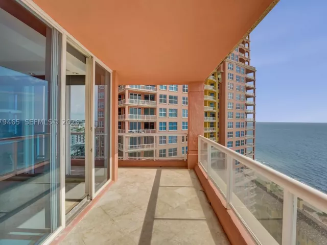 3-bedroom condo for sale in Fort Lauderdale - 2100 N Ocean Blvd 18B - MondialRealty