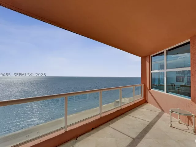 3-bedroom condo for sale in Fort Lauderdale - 2100 N Ocean Blvd 18B - MondialRealty