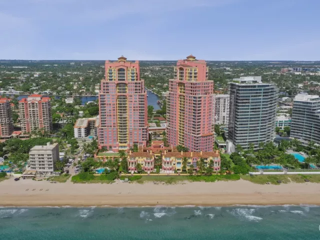 3-bedroom condo for sale in Fort Lauderdale - 2100 N Ocean Blvd 18B - MondialRealty