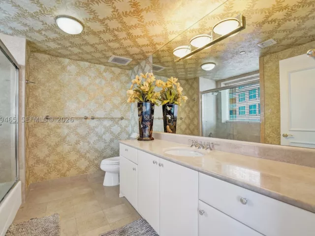 3-bedroom condo for sale in Fort Lauderdale - 2100 N Ocean Blvd 18B - MondialRealty