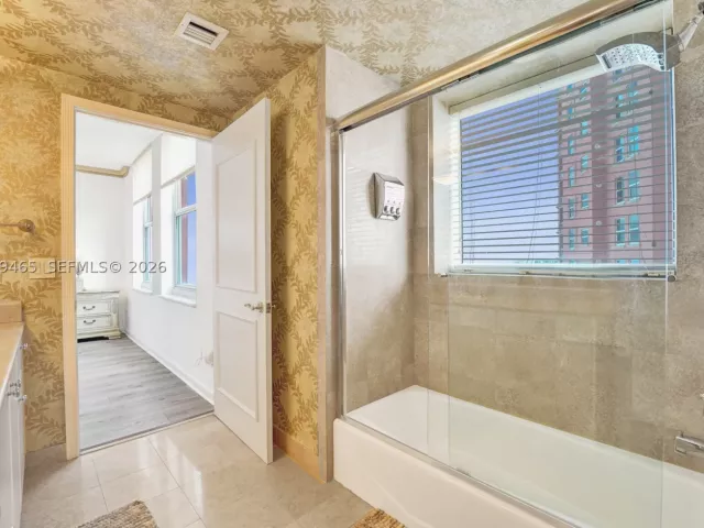 3-bedroom condo for sale in Fort Lauderdale - 2100 N Ocean Blvd 18B - MondialRealty