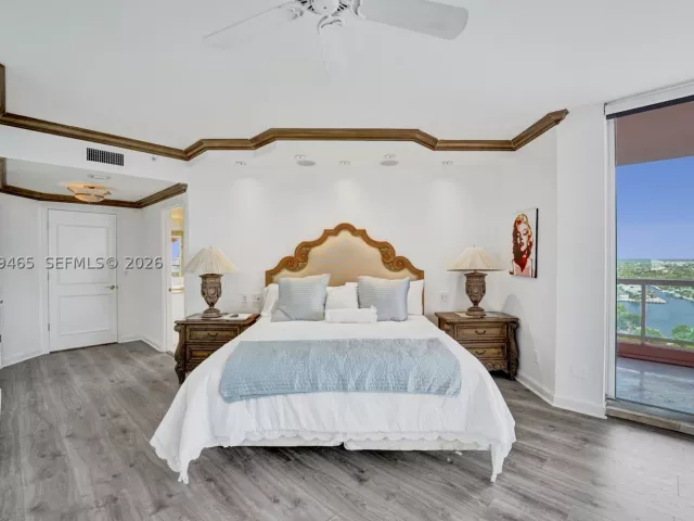 3-bedroom condo for sale in Fort Lauderdale - 2100 N Ocean Blvd 18B - MondialRealty
