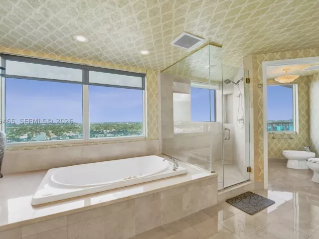 3-bedroom condo for sale in Fort Lauderdale - 2100 N Ocean Blvd 18B - MondialRealty