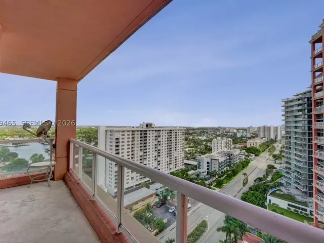 3-bedroom condo for sale in Fort Lauderdale - 2100 N Ocean Blvd 18B - MondialRealty