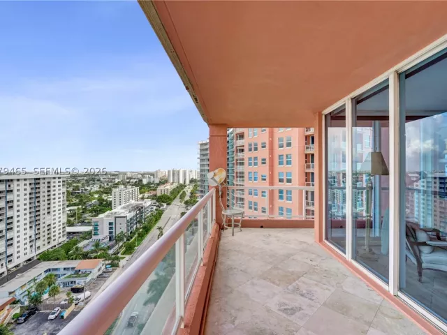 3-bedroom condo for sale in Fort Lauderdale - 2100 N Ocean Blvd 18B - MondialRealty