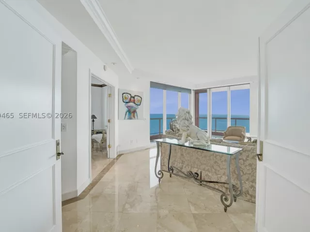 3-bedroom condo for sale in Fort Lauderdale - 2100 N Ocean Blvd 18B - MondialRealty