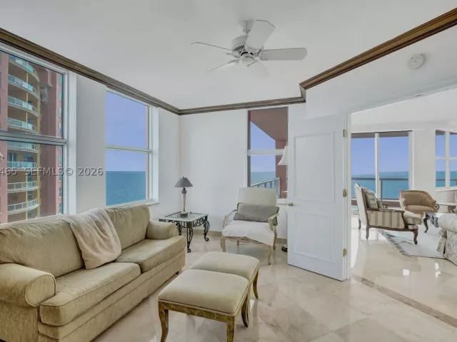 3-bedroom condo for sale in Fort Lauderdale - 2100 N Ocean Blvd 18B - MondialRealty