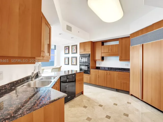 3-bedroom condo for sale in Fort Lauderdale - 2100 N Ocean Blvd 18B - MondialRealty