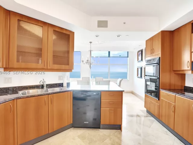 3-bedroom condo for sale in Fort Lauderdale - 2100 N Ocean Blvd 18B - MondialRealty