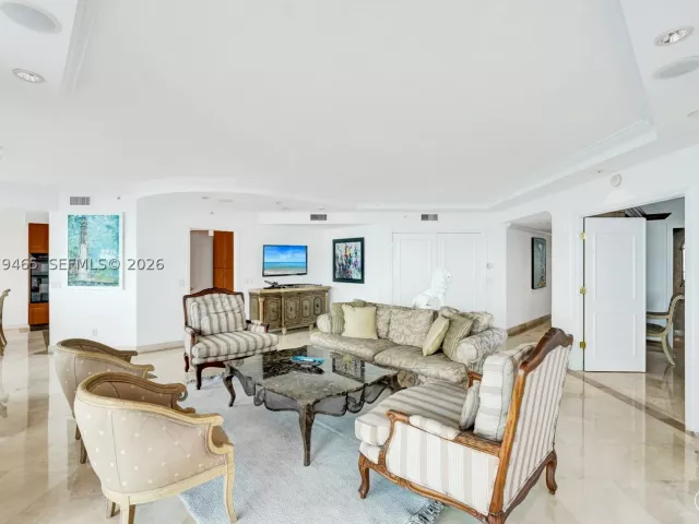 3-bedroom condo for sale in Fort Lauderdale - 2100 N Ocean Blvd 18B - MondialRealty
