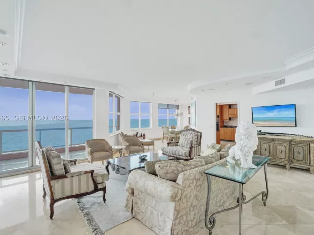 3-bedroom condo for sale in Fort Lauderdale - 2100 N Ocean Blvd 18B - MondialRealty